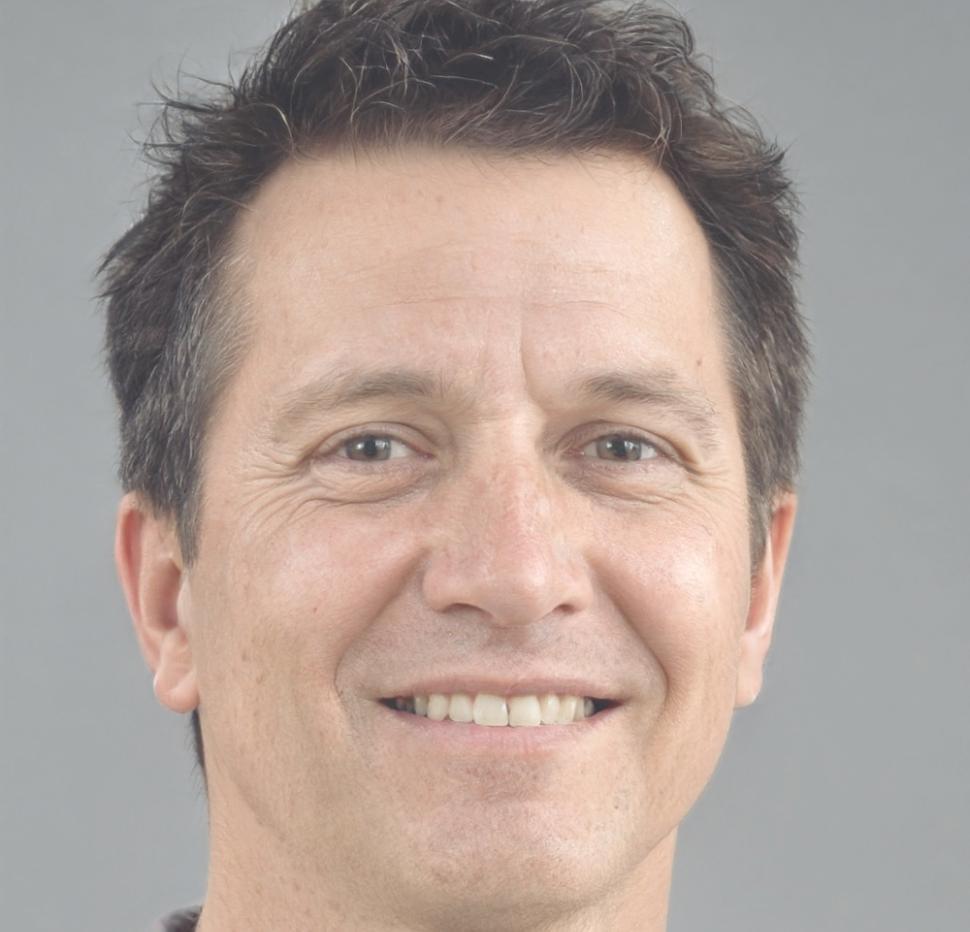 Portrait de Marc Dubois, apprenant satisfait